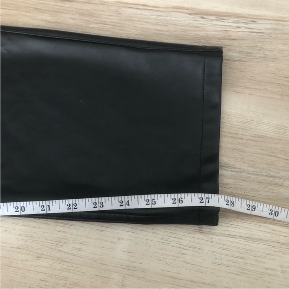 Abercrombie & Fitch Curve Love Ultra High Rise 90s Straight Vegan Leather Pant - Picture 10 of 11